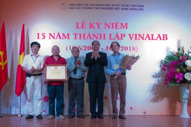 VinaLAB kỷ niệm 15 năm thành lập và đón nhận Bằng khen của Liên hiệp Hội