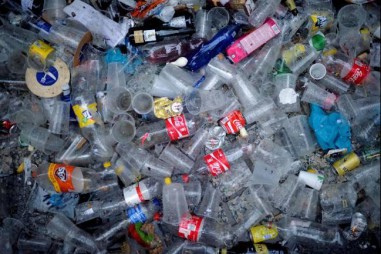 Trung bình có 210.000 hạt vi nhựa vào cơ thể người mỗi năm