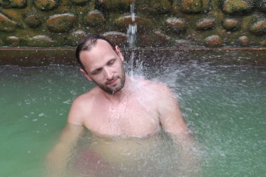 Tắm nước nóng có thể cải thiện trầm cảm tốt hơn cả tập thể dục