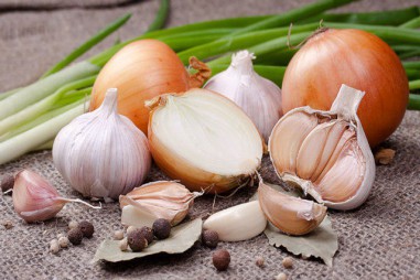 Nghiên cứu mới cho thấy hành và tỏi giúp chống lại ung thư vú