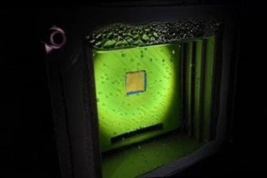 Lá nhân tạo biến ánh nắng thành nhiên liệu