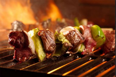 Thường xuyên ăn thịt nướng tăng nguy cơ cao huyết áp