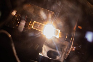 Biến rác thải gốc cacbon thành “vật liệu thần” graphene