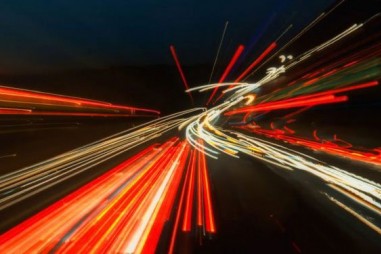 Sử dụng sóng và ánh sáng, các nhà khoa học thực hiện truyền dữ liệu với tốc độ lên tới 100Gb/s