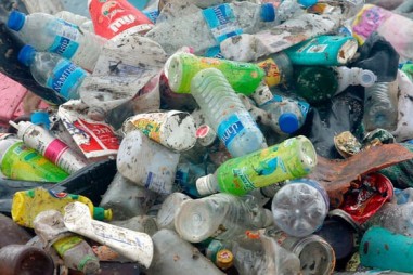 Các nhà khoa học tạo ra loại enzyme đột biến "ăn" gần xong 1 tấn chai nhựa chỉ sau vài giờ