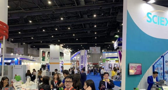 Đoàn VinaLAB tham dự triển lãm ThailandLAB 2019