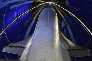 Lý do máy bay tối mật Mỹ thực hiện thí nghiệm vi sóng