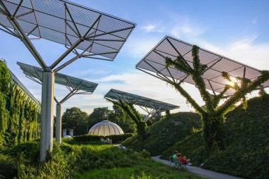 Cùng lúc xuất hiện hai đột phá trong ngành pin Mặt Trời: vừa có vật liệu mới, vừa tạo ra điện năng từ "ánh sáng vô hình"