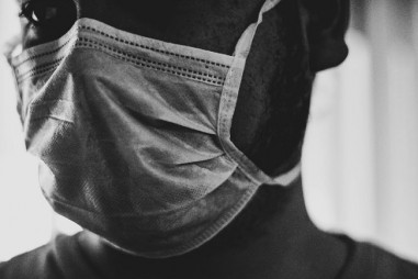 Thí nghiệm siêu trực quan sẽ giúp bạn thấy đâu là loại khẩu trang an toàn nhất trong thời buổi dịch bệnh hiện nay