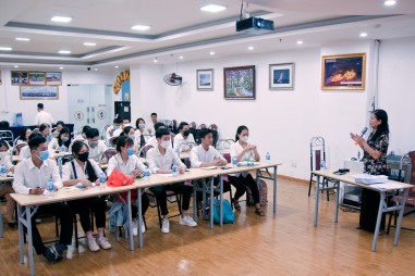 Tập huấn kiến thức ATTP cho chủ cơ sở và người trực tiếp chế biến, kinh doanh dịch vụ ăn uống