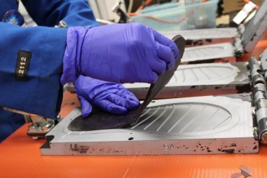 Chế tạo thành công dép tông phân hủy sinh học làm từ tảo