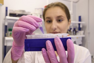 Bộ Y tế Nga đăng ký cho vaccine ngừa Covid-19 dạng bột