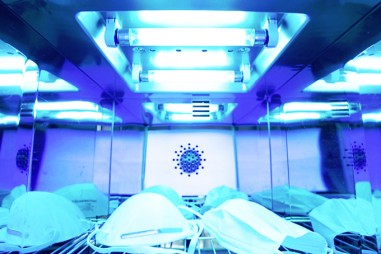 Robot sử dụng tia cực tím để tiêu diệt virus Sars-CoV-2