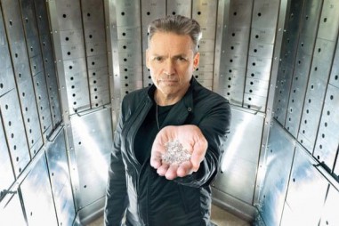 Triệu phú Anh tuyên bố làm được kim cương từ không khí