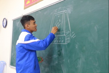 Chàng trai chế tạo máy diệt khuẩn loại bỏ thực phẩm bẩn