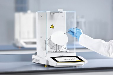 Trung hòa điện tích tĩnh điện để cân chính xác