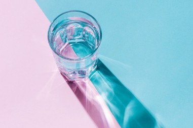 Không cần điện phân, bắn vi sóng vào nước cũng có thể tạo ra hydro, các nhà khoa học mở cánh cửa tạo pin sạc siêu nhanh và nhiên liệu sạch