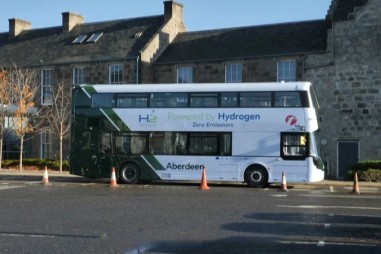 Scotland thử nghiệm xe buýt hai tầng chạy bằng hydro
