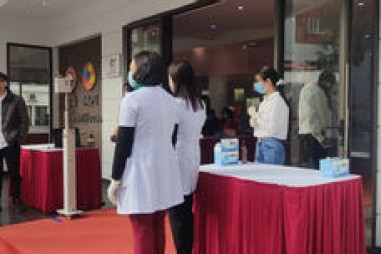 Thiết bị đo nhiệt độ trán tự động "made in Vietnam"