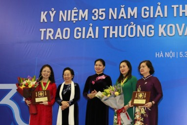 Giải thưởng Kovalevskaia năm 2020 thuộc về 1 tập thể và 1 nhà khoa học nữ
