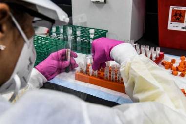 Hacker có thể tấn công vào phòng thí nghiệm, lừa các nhà khoa học tạo ra virus truyền nhiễm ra sao?