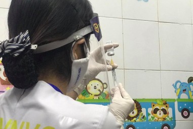 Bộ Y tế cảnh báo về giao dịch mua bán vaccine COVID-19 giả