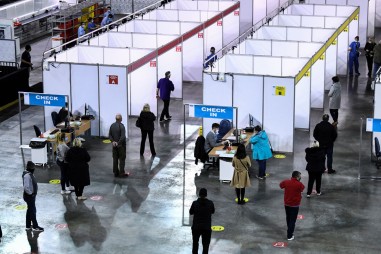 Phát hiện mối liên hệ rõ ràng hơn giữa vaccine AstraZeneca và chứng rối loạn đông máu hiếm gặp