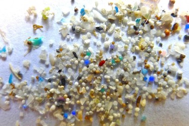 Cảnh báo tình trạng ô nhiễm vi nhựa trong bầu khí quyển