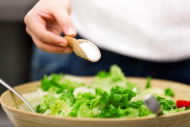 Kiến thức khoa học thú vị mới về bột ngọt: Giảm lượng muối cho người bị huyết áp