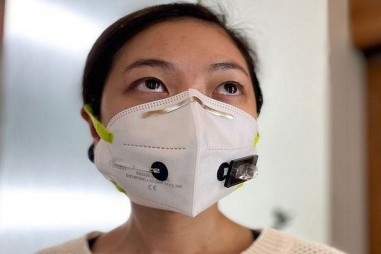 Khẩu trang gắn cảm biến phát hiện Covid-19
