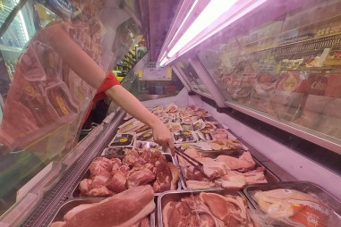 Kháng kháng sinh ở người: Hãy truy về những mẫu thịt động vật tươi sống