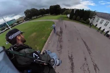 Thử nghiệm chặn tội phạm bằng bộ đồ bay phản lực