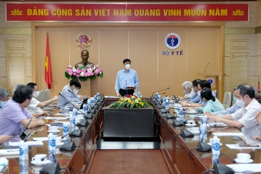 Việt Nam chuẩn bị cho chiến lược phòng chống dịch năm 2022