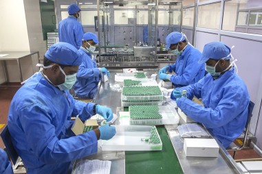 Vaccine ngừa COVID-19 dựa trên protein đầu tiên được WHO và EC chấp thuận