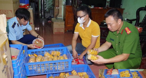 Bánh trung thu không rõ nguồn gốc xuất xứ, đang ngầm hạ độc người dùng