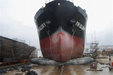 Cao su kỹ thuật chống rung, chịu nén dùng trong đầu máy - toa xe và túi nâng trục vớt, cứu hộ đường thủy