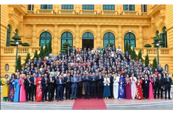Tổng Bí thư, Chủ tịch nước Tô Lâm gặp mặt Đoàn đại biểu doanh nhân tiêu biểu