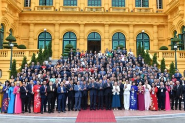 Tổng Bí thư, Chủ tịch nước Tô Lâm gặp mặt Đoàn đại biểu doanh nhân tiêu biểu