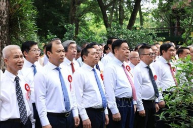 Lễ báo công dâng Bác nhân kỷ niệm 100 năm Ngày Báo chí Cách mạng Việt Nam