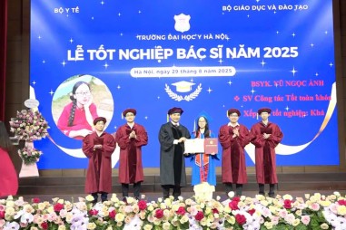 Gần 750 bác sĩ nhận bằng tốt nghiệp