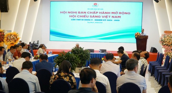 Hội Chiếu sáng Việt Nam năm 2025: Dấu ấn chuyển dịch xanh và thích ứng mô hình quản lý mới