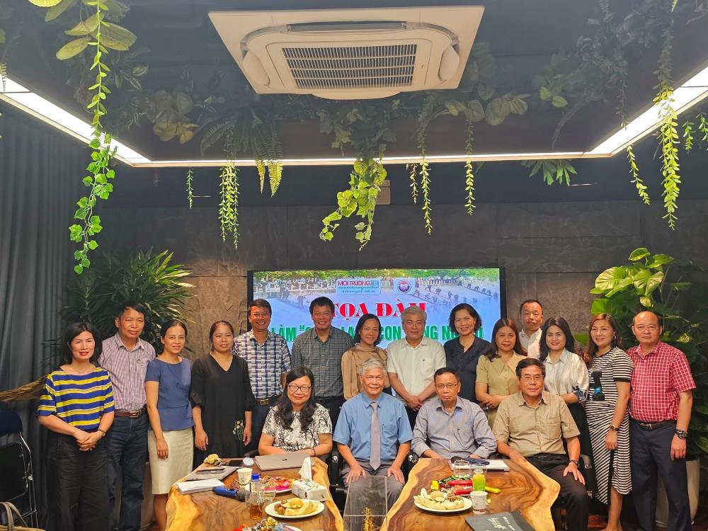 Các đại biểu tham dự Toạ đàm