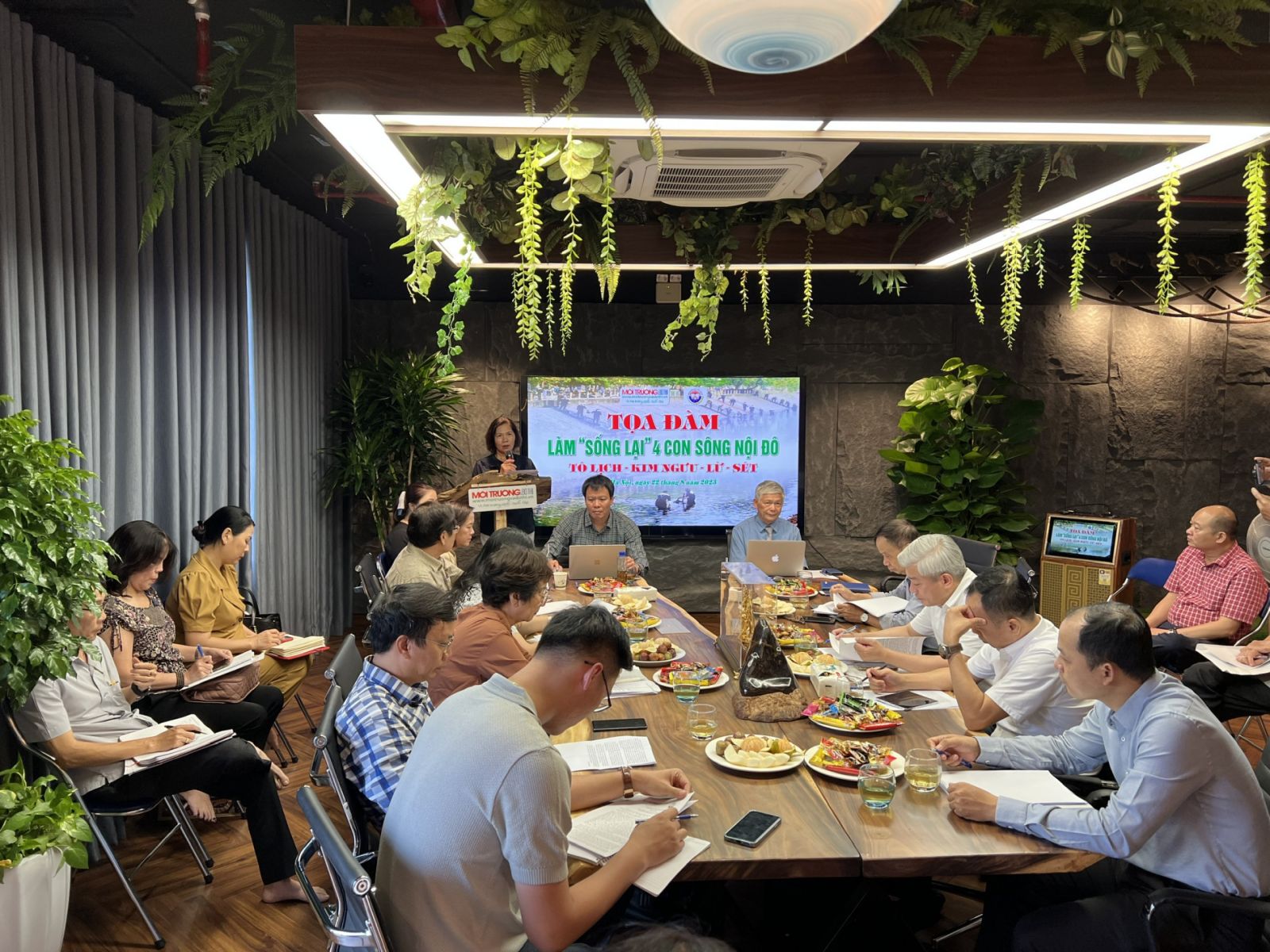 Bà Nguyễn Thị Ngọc Thanh, Đại biểu Quốc hội khóa XIII, Phó Chủ tịch Liên hiệp các Hội Khoa học và Kỹ thuật Hà Nội phát biểu